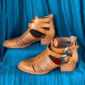 Jeffrey Campbell Stinson Booties Size 9